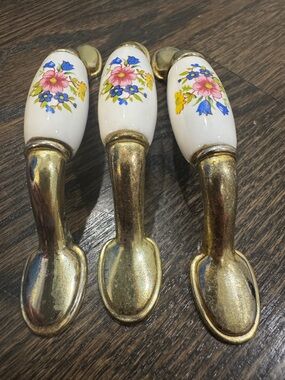 3 Vintage Floral Milkglass Gold Country Drawer Handles Pulls 3”